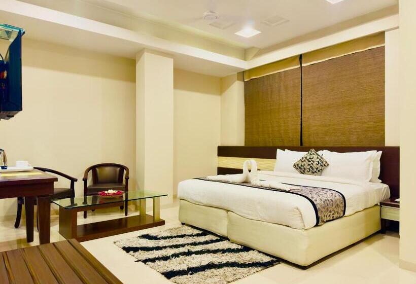 هتل Blueberry Nest Zirakpur