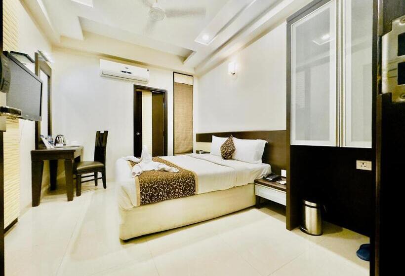 هتل Blueberry Nest Zirakpur