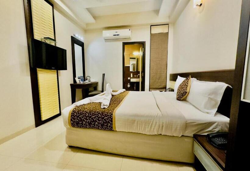 هتل Blueberry Nest Zirakpur