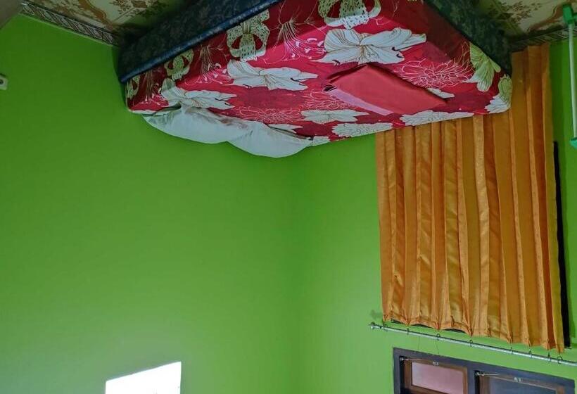 Отель Oyo 93299 Homestay Aqsa