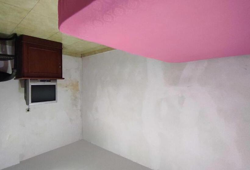 Отель Oyo 93299 Homestay Aqsa