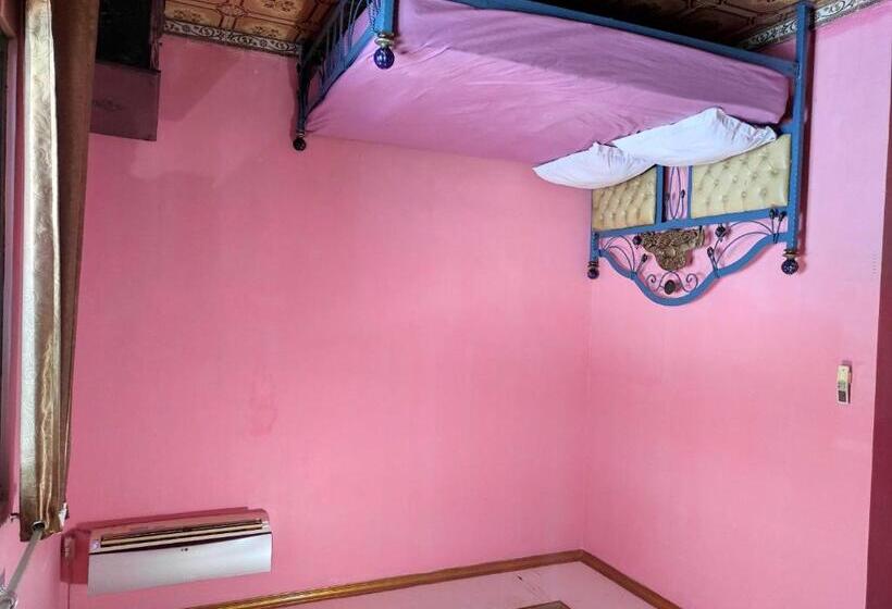 Отель Oyo 93299 Homestay Aqsa