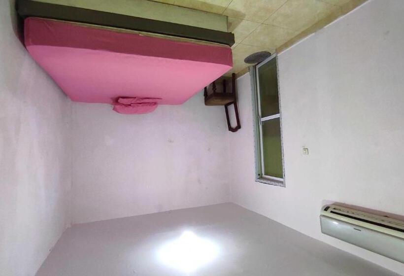 Отель Oyo 93299 Homestay Aqsa