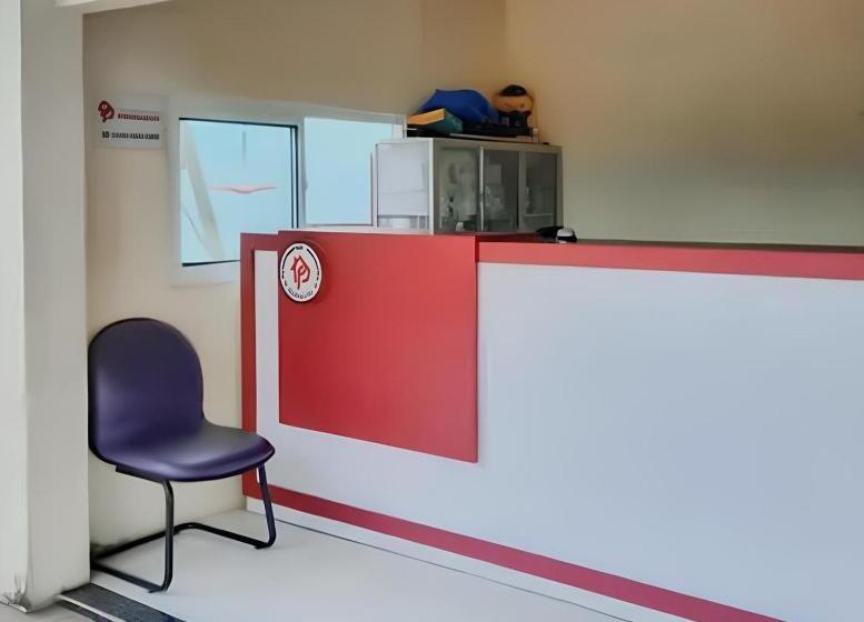 Отель Oyo 93306 Homestay Permana Supadio Airport