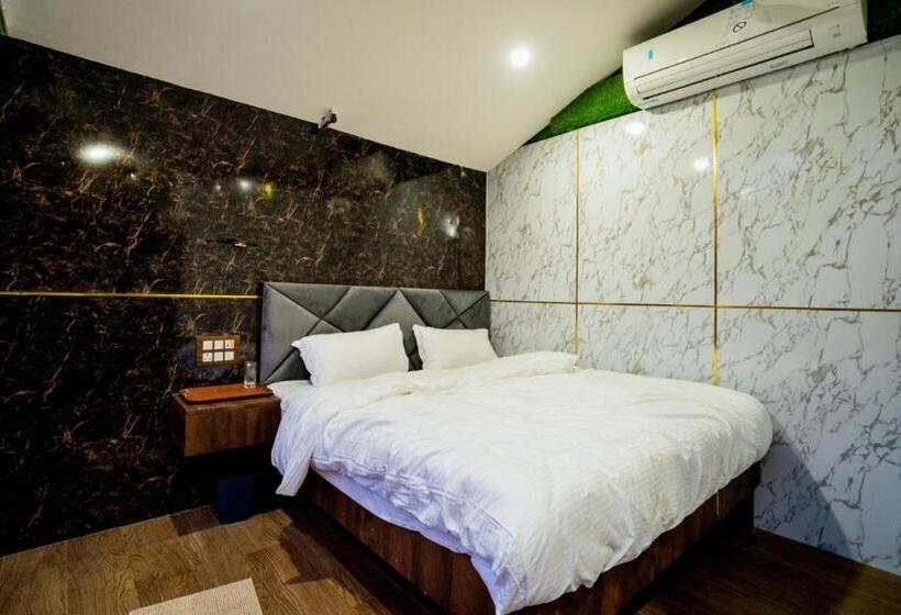 ホテル The Avenue Ranchi