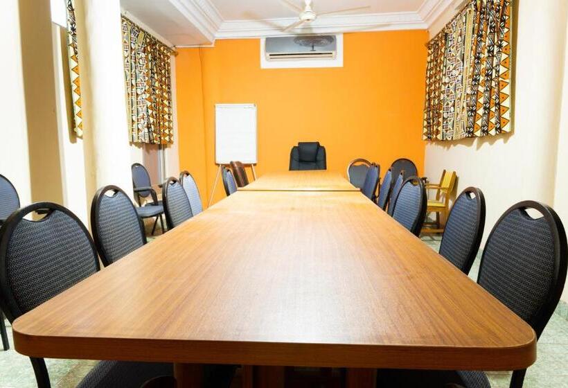 ホテル Village Francophone