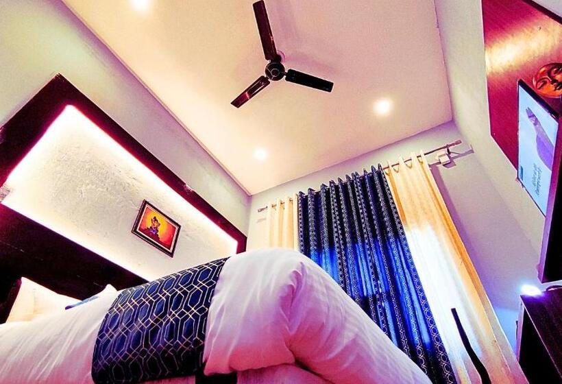 호텔 The Madhunandan