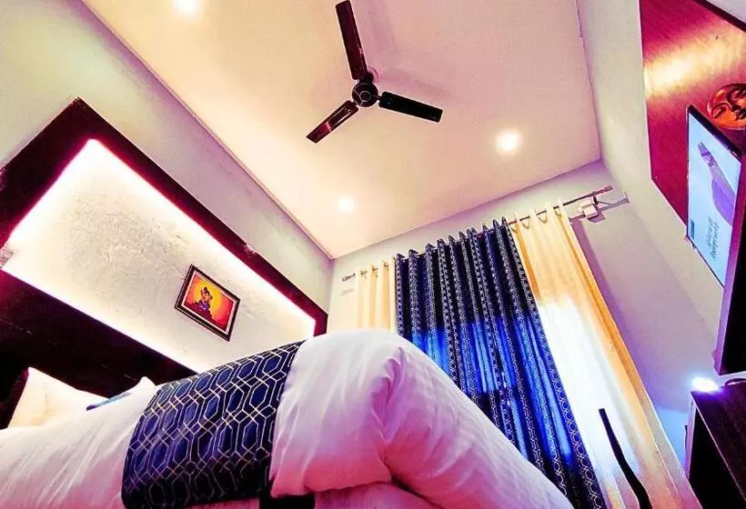 Hotelli The Madhunandan