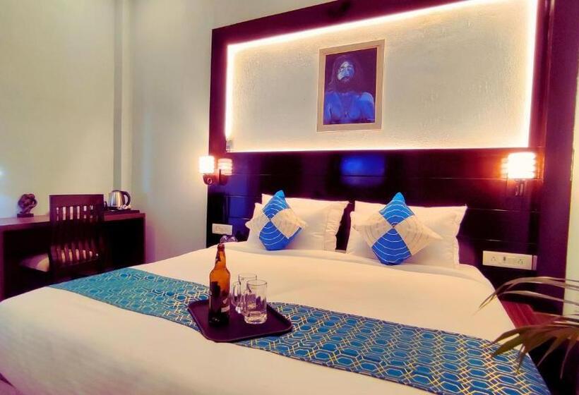 호텔 The Madhunandan