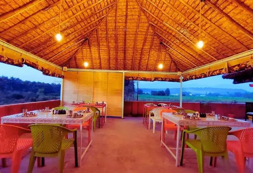 Hotelli The Madhunandan