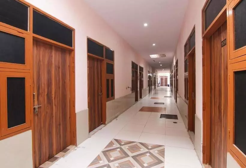 Oyo Hotel Royal Place
