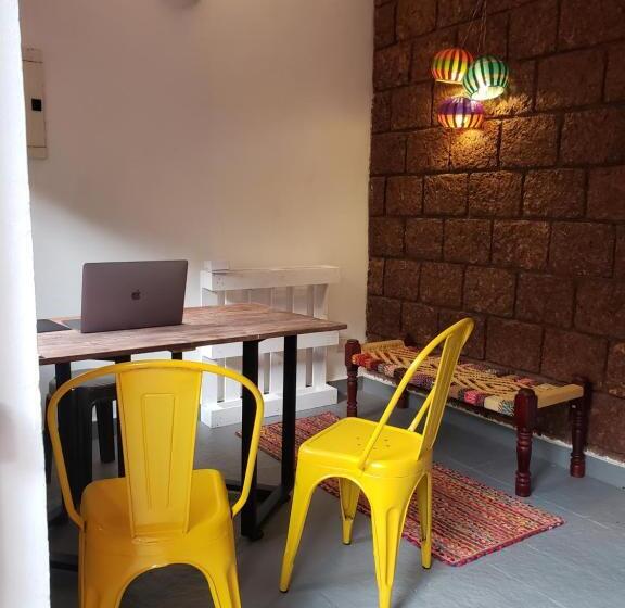 פנסיון Adi Shakti Guesthouse And Shala