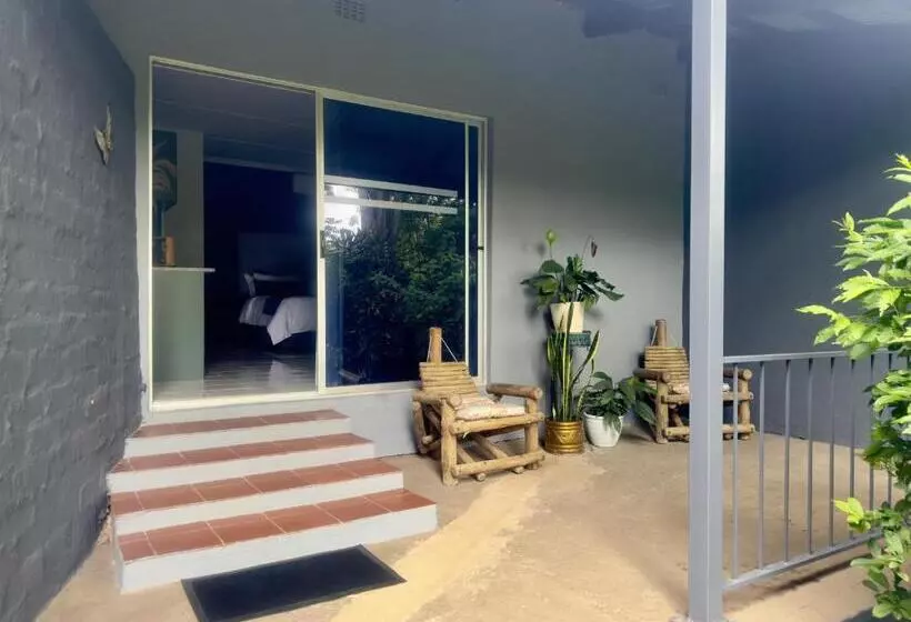 پانسیون Busa House