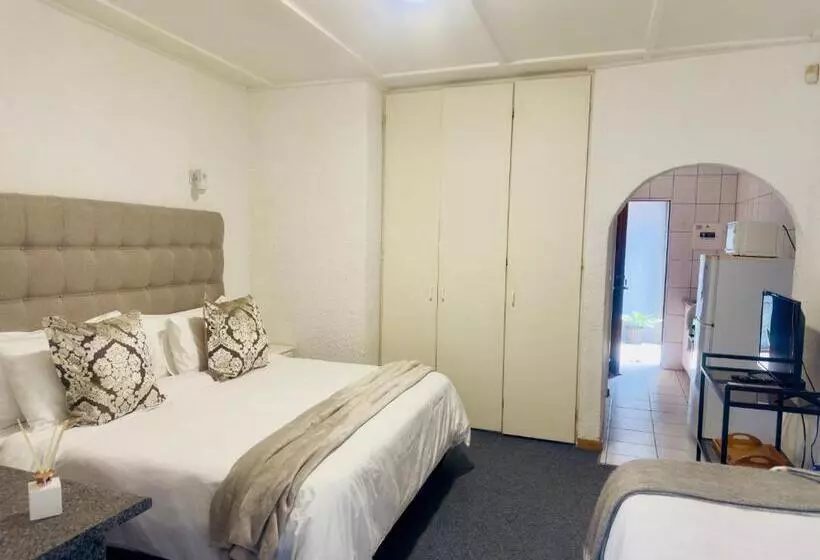 پانسیون Busa House