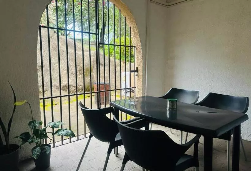 پانسیون Busa House