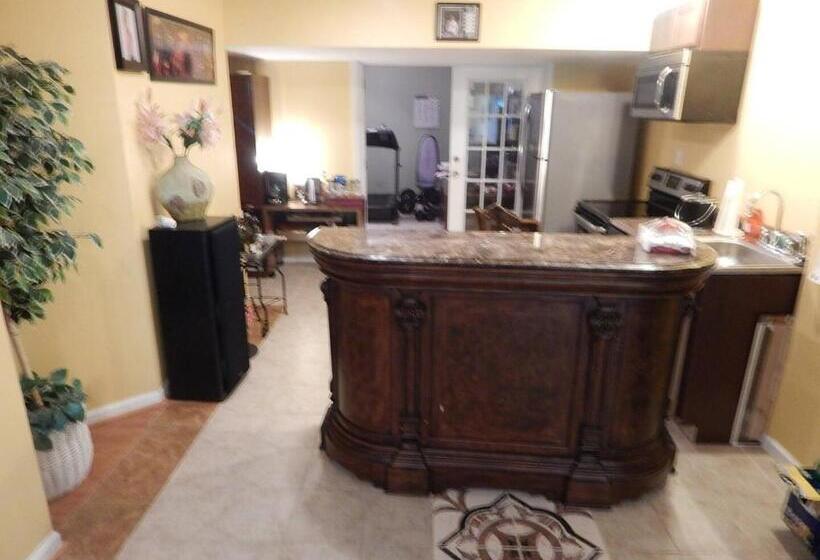 Пансион Bwi Md Live Guest House