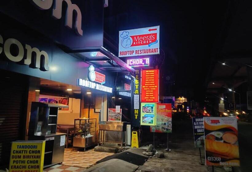 هاستل Mg Road Inn