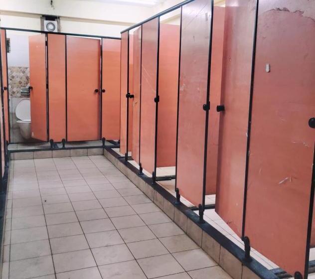 هاستل Mg Road Inn