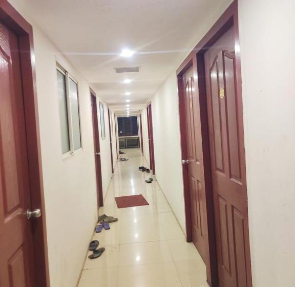 هاستل Mg Road Inn