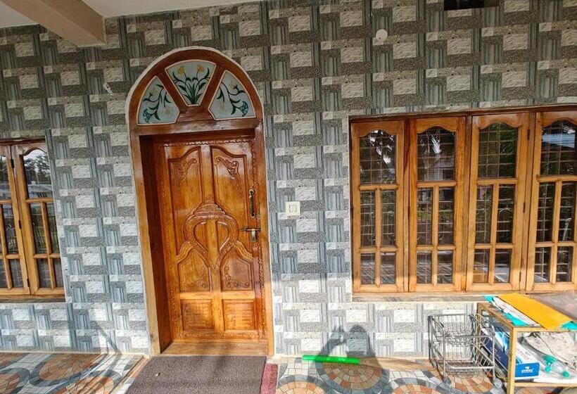 ベッドアンドブレックファースト Charan S Homestay