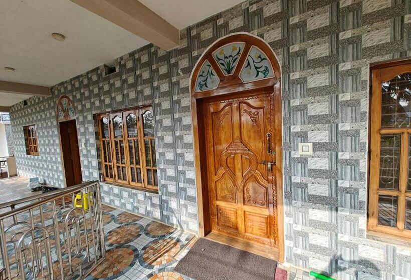 ベッドアンドブレックファースト Charan S Homestay