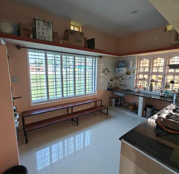 ベッドアンドブレックファースト Charan S Homestay