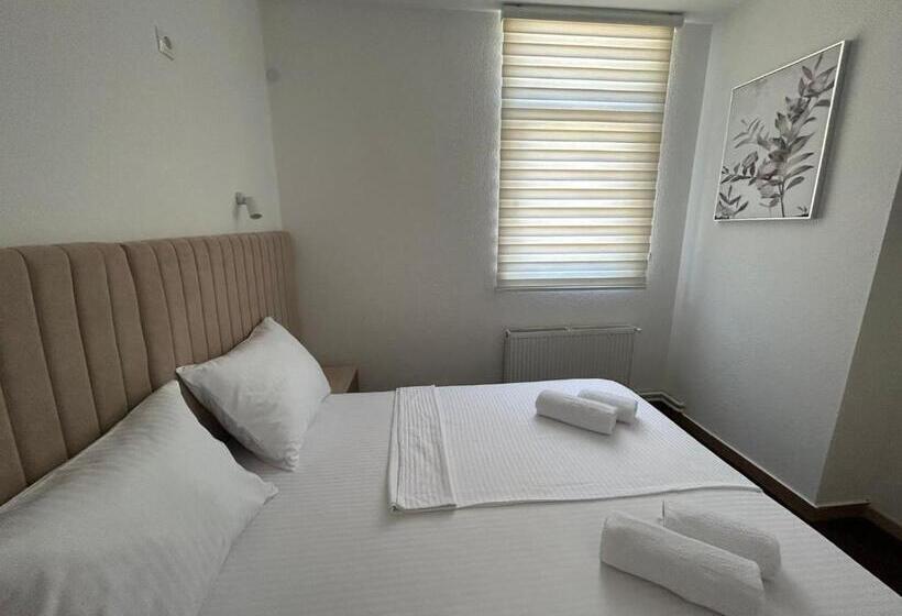 تختخواب و صبحانه Naš Dom   Motel