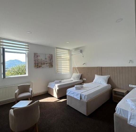 تختخواب و صبحانه Naš Dom   Motel