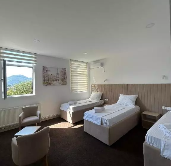 تختخواب و صبحانه Naš Dom   Motel