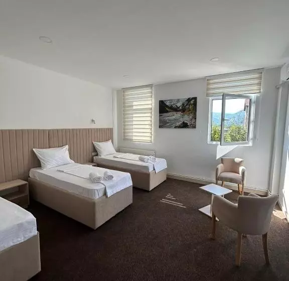 تختخواب و صبحانه Naš Dom   Motel