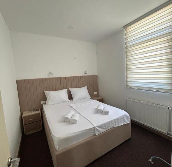 تختخواب و صبحانه Naš Dom   Motel