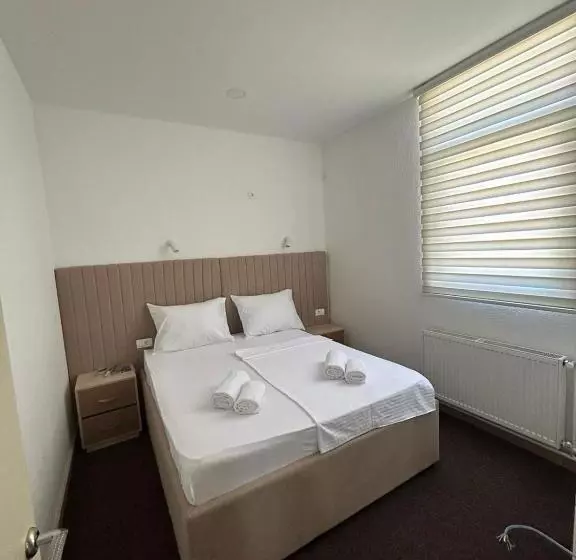 تختخواب و صبحانه Naš Dom   Motel