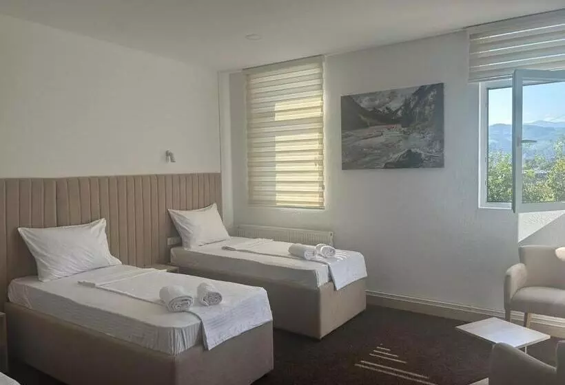 تختخواب و صبحانه Naš Dom   Motel