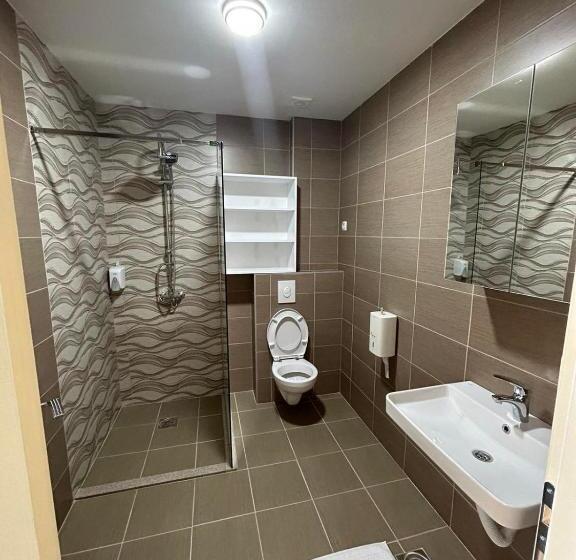 تختخواب و صبحانه Naš Dom   Motel