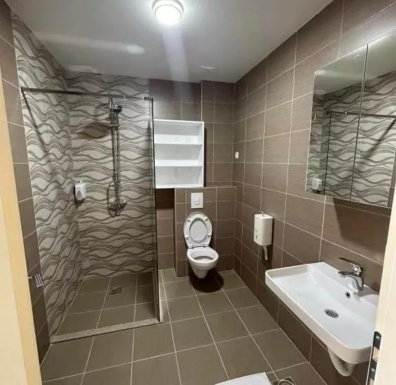 تختخواب و صبحانه Naš Dom   Motel