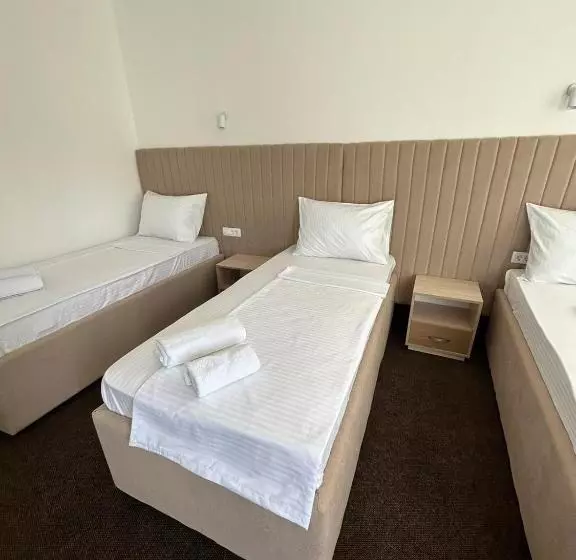 تختخواب و صبحانه Naš Dom   Motel