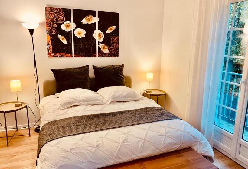 تختخواب و صبحانه Parc De Buc