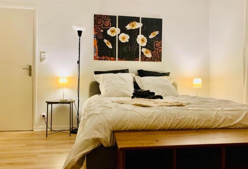 تختخواب و صبحانه Parc De Buc