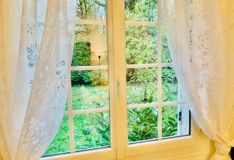 تختخواب و صبحانه Parc De Buc