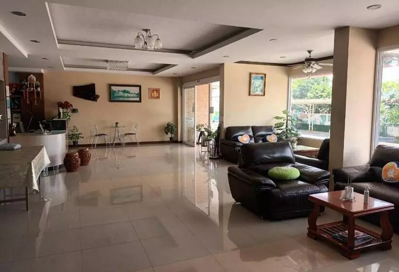 ホテル Center Place Ang Thong
