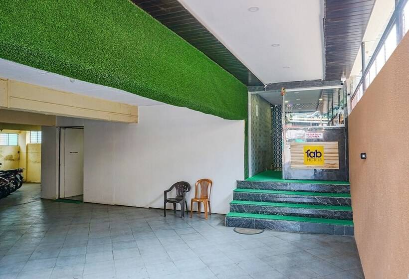 בית מלון כפרי Fabexpress Sathvik Executive