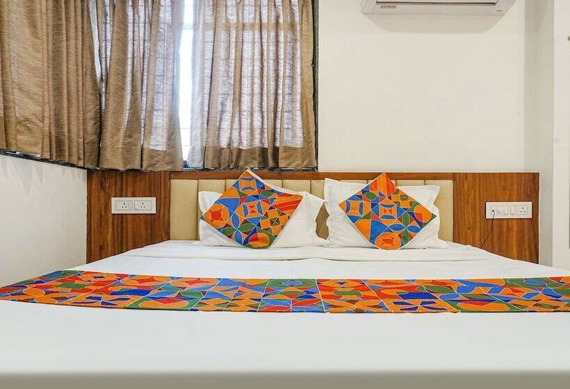 בית מלון כפרי Fabexpress Sathvik Executive