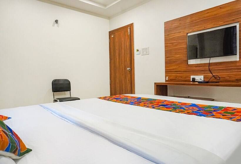 בית מלון כפרי Fabexpress Sathvik Executive