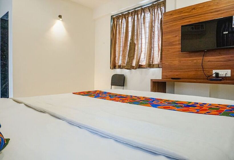 בית מלון כפרי Fabexpress Sathvik Executive