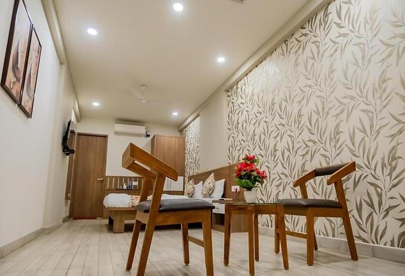 Отель Orchid, Adipur