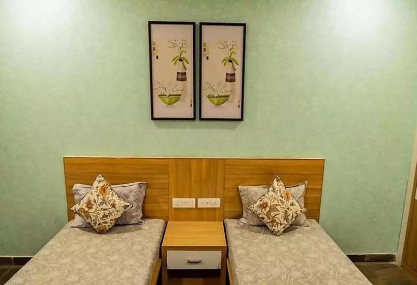 Hotelli Orchid, Adipur