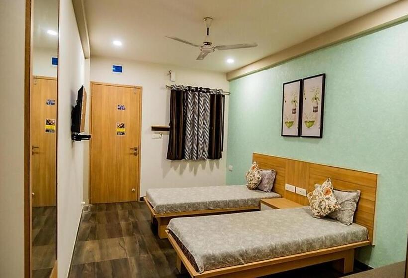 Отель Orchid, Adipur