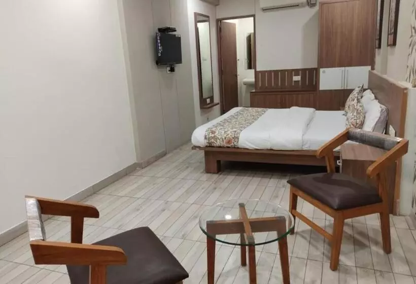 Hotelli Orchid, Adipur