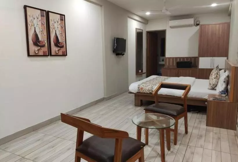 Hotelli Orchid, Adipur