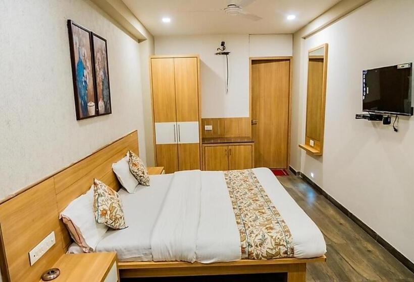 Отель Orchid, Adipur